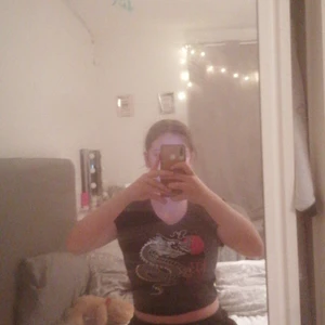 New worker top - Storlek M. Köpte den för ett år sen. Men nu gillar jag inte magtröjor längre. Haft på mig max 3 gånger. Tvättat. Bra skick. Ordenadie pris ca 50kr.