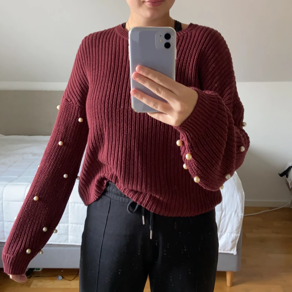 Vinröd stickad tröja