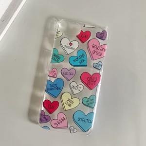 gulligt skal - gulligt skal med hjärtan som har text💜💕 passar iphone 8, iphone 7, iphone 6/6s