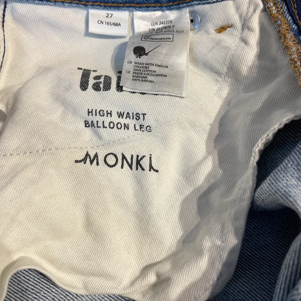 Säljer mina ljusblåa monki taiki jeans då de har blivit för små. Nyskick och ändats använda ett fåtal gånger!. Jeans & Byxor.