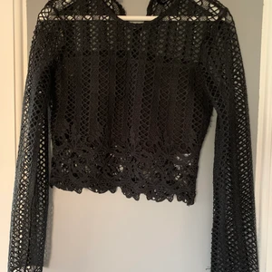 Magtröja i spets - Aldrig använd topp från BikBok då den var för liten. Superfin!! Strl XS ❤️