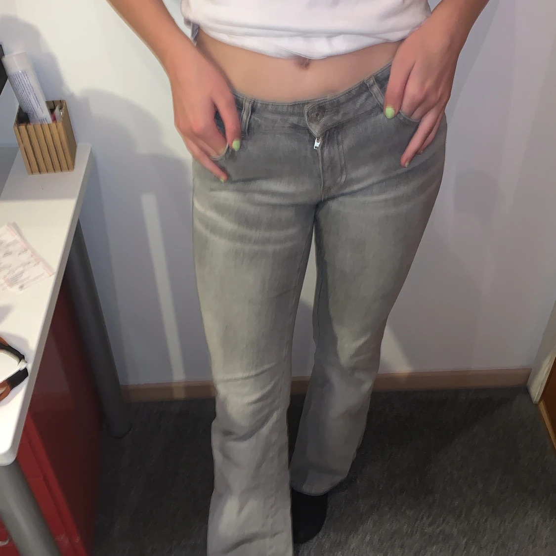 Jättefina bootcut jeans i strl S - 90