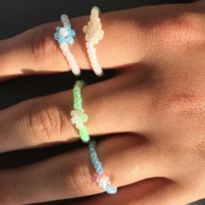 Malmö - 4 pärl ringar. 10kr styck. 14kr för frakt 📦 