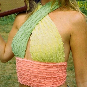 Criss Cross halterneck - Flerfärgat Halterneck linne. Fått av en kompis men finns liknande på shein och liknande sidor!