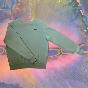 Nike green logo sweatshirt - Ljusgrön sweatshirt från Nike. Nyskick