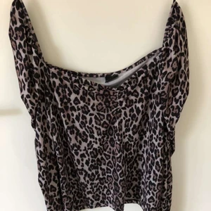 Uringad Trikå topp  storlek L - Bra skick, pris kan diskuteras 