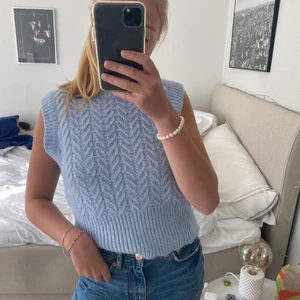Väst  - Super fin stickadväst från zara i väldigt fint skick ,, storlek xs säljer för 170 + frakt 💕💕