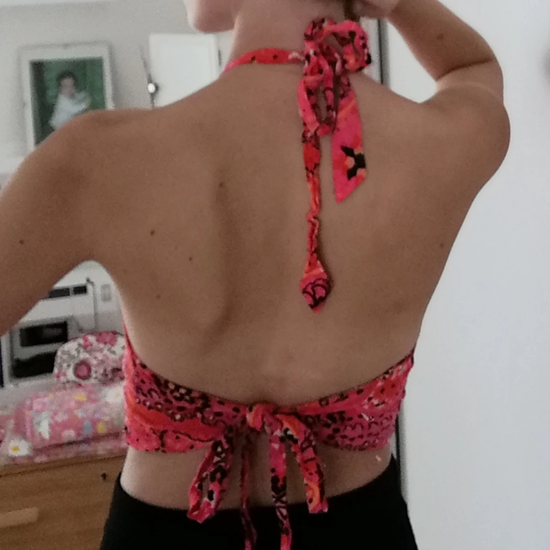 Jättecool "halter"-topp från BikBok. - 91