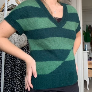 Stickad t-shirt - Frakt är inkluderat i priset 