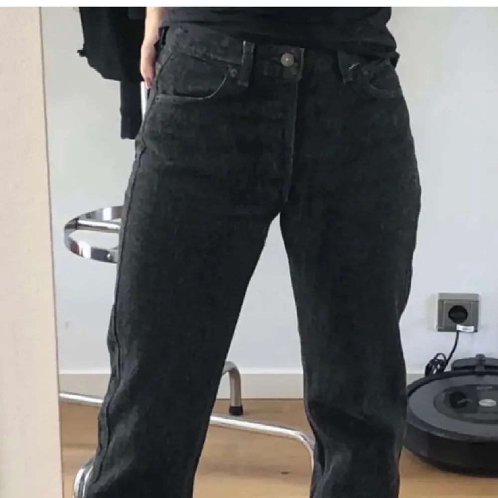 Super snygga välsittande vintage jeans, ställ gärna frågor hon på bilden är 170❤️. Jeans & Byxor.