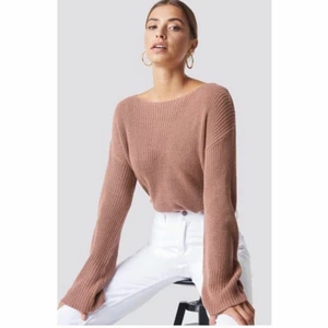 Stickad tröja  - Rosa stickad tröja från NAKD. Storlek S men passar M också.