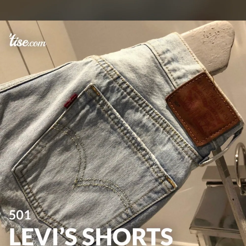 Levis shorts, 501!! St, 27 aldrig använda! Superfin tvätt❤️utgångspris 180kr budgivning i kommentarerna. Högst bud vinner. Köparen står för frakten!. Shorts.