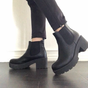 Coola boots - Kängor köpta från Din sko. Mycket sparsamt använda och i superfint skick. Köpare står för frakt 