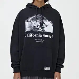 Snygg california sunset hoodie från pull&bear, köpte förra året inte mycket använd. Stolek XS men passar S också