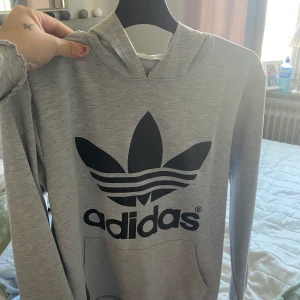Adidas huvtröja - Adidas tröja aldrig använd. Stl S 