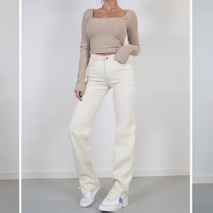 Jeans från Venderby’s  - Trendiga jenas med slits från Vendersby’s. Jeansen är slutsålda på hemsidan och är helt oanvända med prislapp kvar. Stl S🤍 