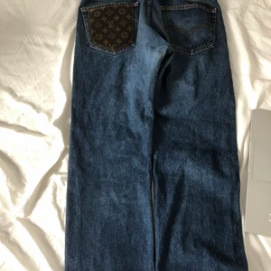 Levis 505 - W32L29 vintage Levis med LV custom med rak/baggy passform 