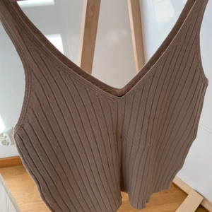 Beige ribbat linne - Säljer detta linnet från Ginatricot storlek S