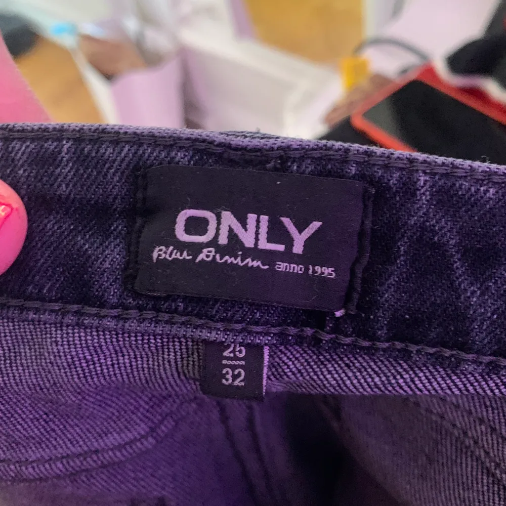 Jättecoola ONLY jeans i storlek W25,L32. Helt oanvända och passar till allt!💞. Jeans & Byxor.