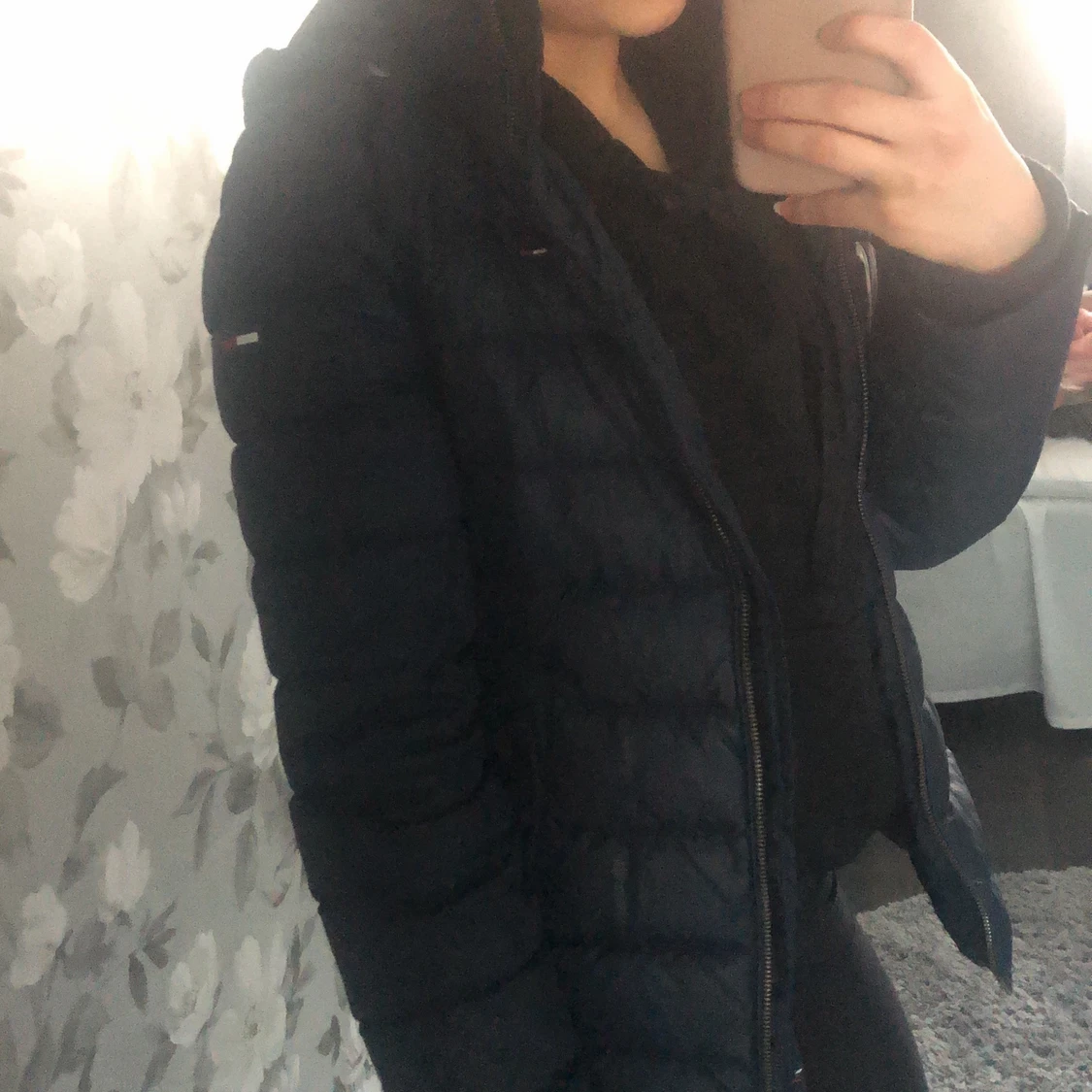 Marinblå Tommy Hilfiger jacka