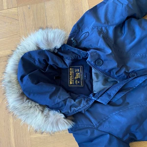 Woolrich jacka  - Woolrich jacka i storlek S, blå färg. Varm och skön jacka. Pris: 500kr 