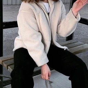 Jacka - Jacka ifrån hm knappt använd och super mysig och snygg nu till våren💐