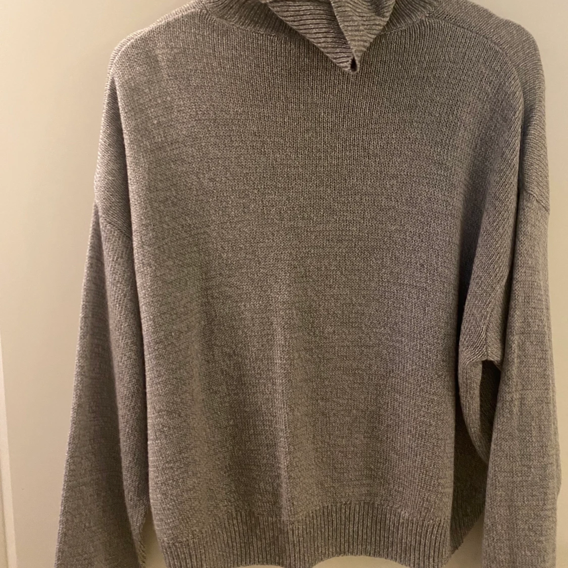 Stickad grå tröja strl M - 90