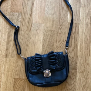 Väska - Svart axelväska 