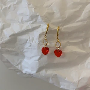 Heart n glass - Hjärna x glassten i nickelfria guldpläterade krokar🌟 Jag bjuder på frakten🤝❤️ Tillverkade av mig!