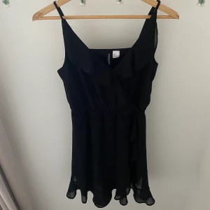 Söt klänning - Söt klänning från hm i storlek xs, säljer för 100kr❤️