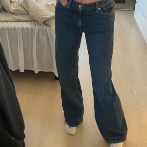 Jeans - Säljer mina monki jeans i storleken yoko som är as fina!! Mycket användbara:)