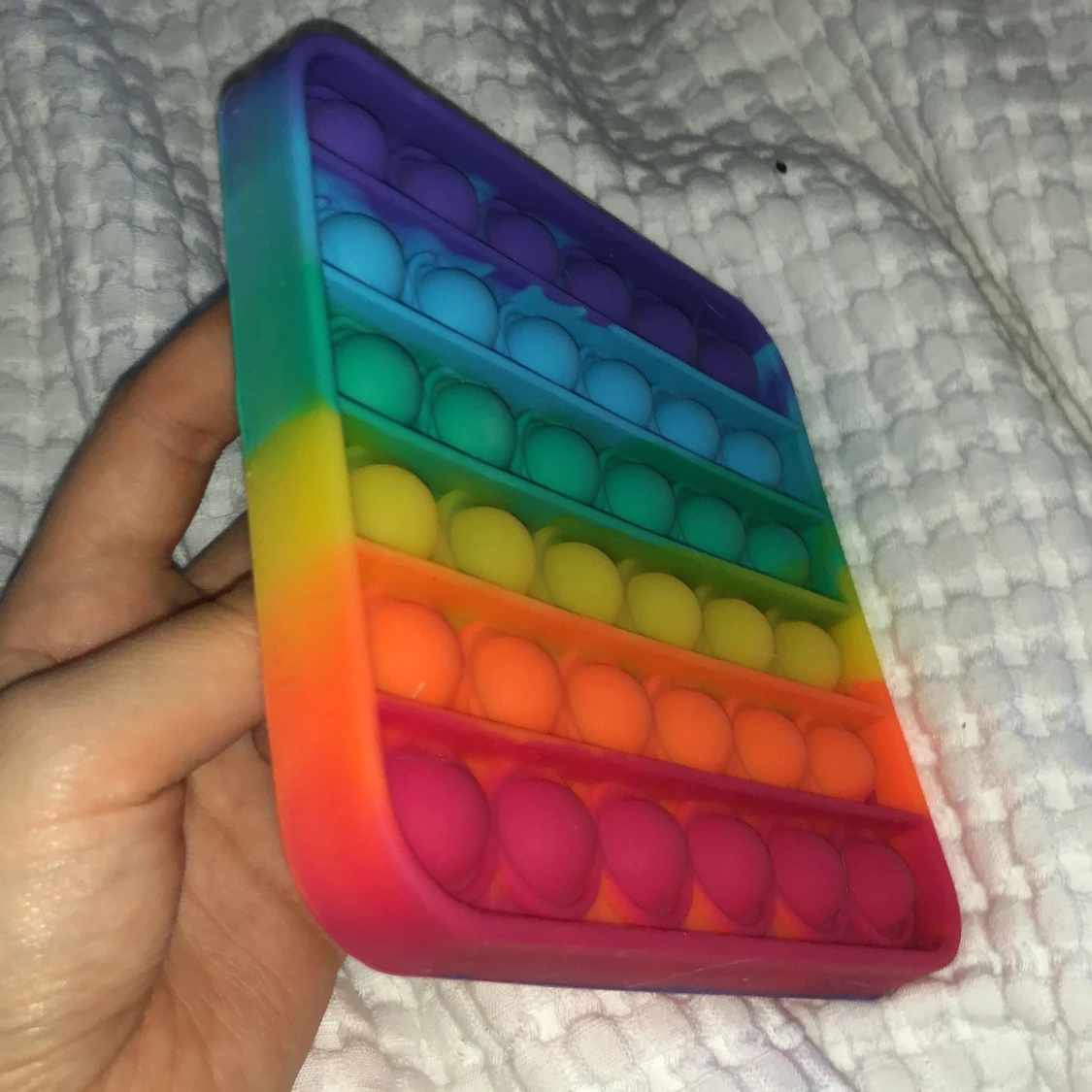  Regnbågs Pop it högsta budet får pop iten.  - 90