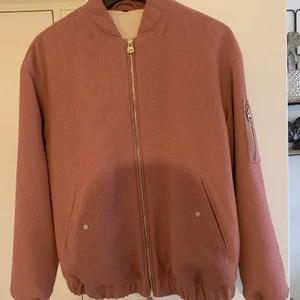 Vår jacka - Fint skick, men andvänt. 