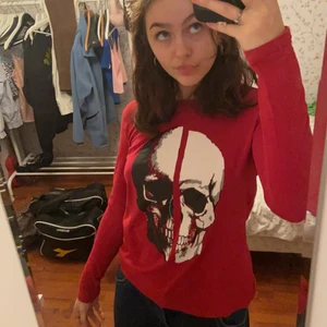Döskalletröja  - Såå cool och i nyskick!