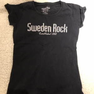 Sweden rock tröja - Tröja som endast sälj på sweden rock, storlek xs, använd en del men fint skick! 50kr