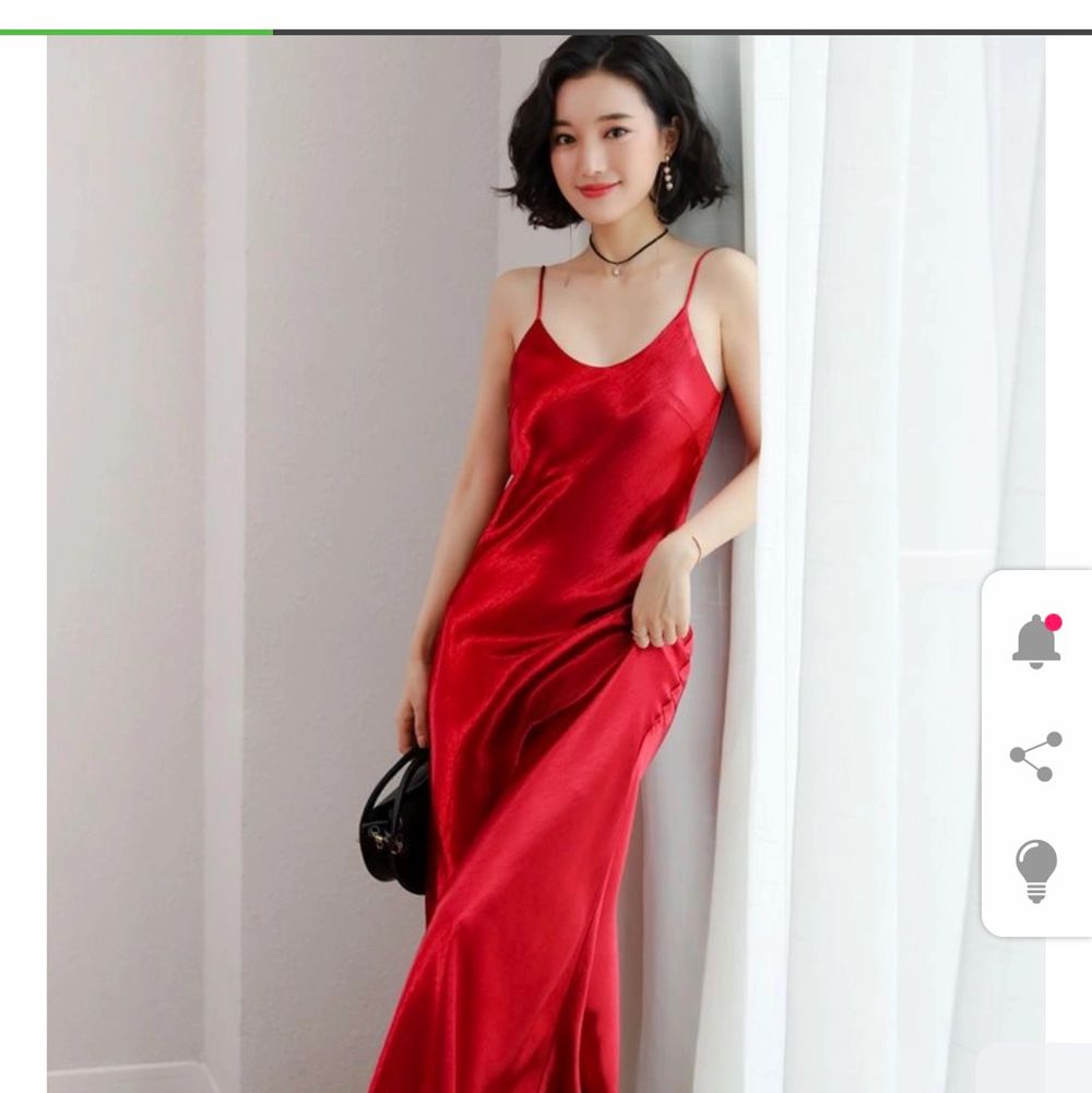 Röd satin klänning (XS) | Plick Second Hand