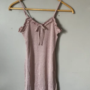 Glittrig klänning - Skitfin klänning jag har köpt från Urban Outfitters💞