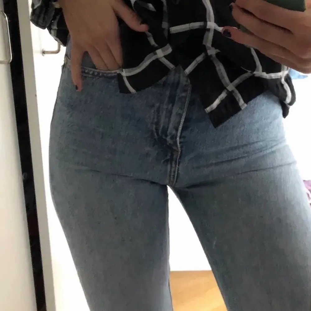 Sååå snygga jeans från whyred! Nästan aldrig använda och så bra kvalitet, 100% bomull 🌞💥❤️ Obs! Frakt ingår ej i priset 😢 nypris: 1200 kr . Jeans & Byxor.