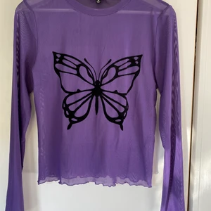 Fjärilstop - Supergullig top i mesh med fjärilsmotiv! 