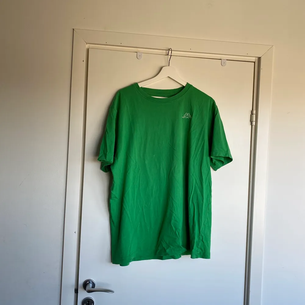 Jättesnygg tröja från kappa i fint skick<33 köparen står för frakten❤️. T-shirts.