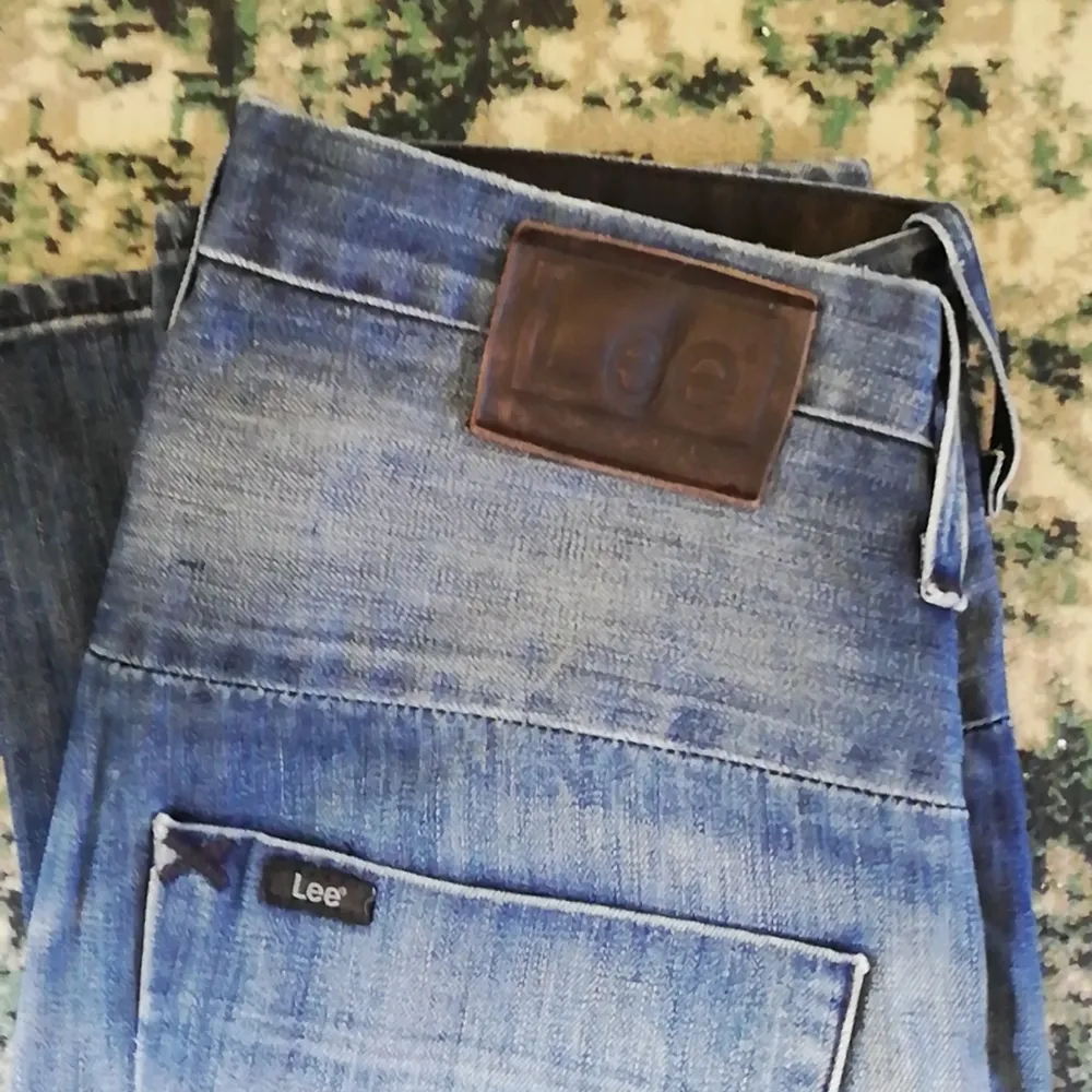 Snygga vintage baggyjeans från märket Lee, raka i benen. . Jeans & Byxor.