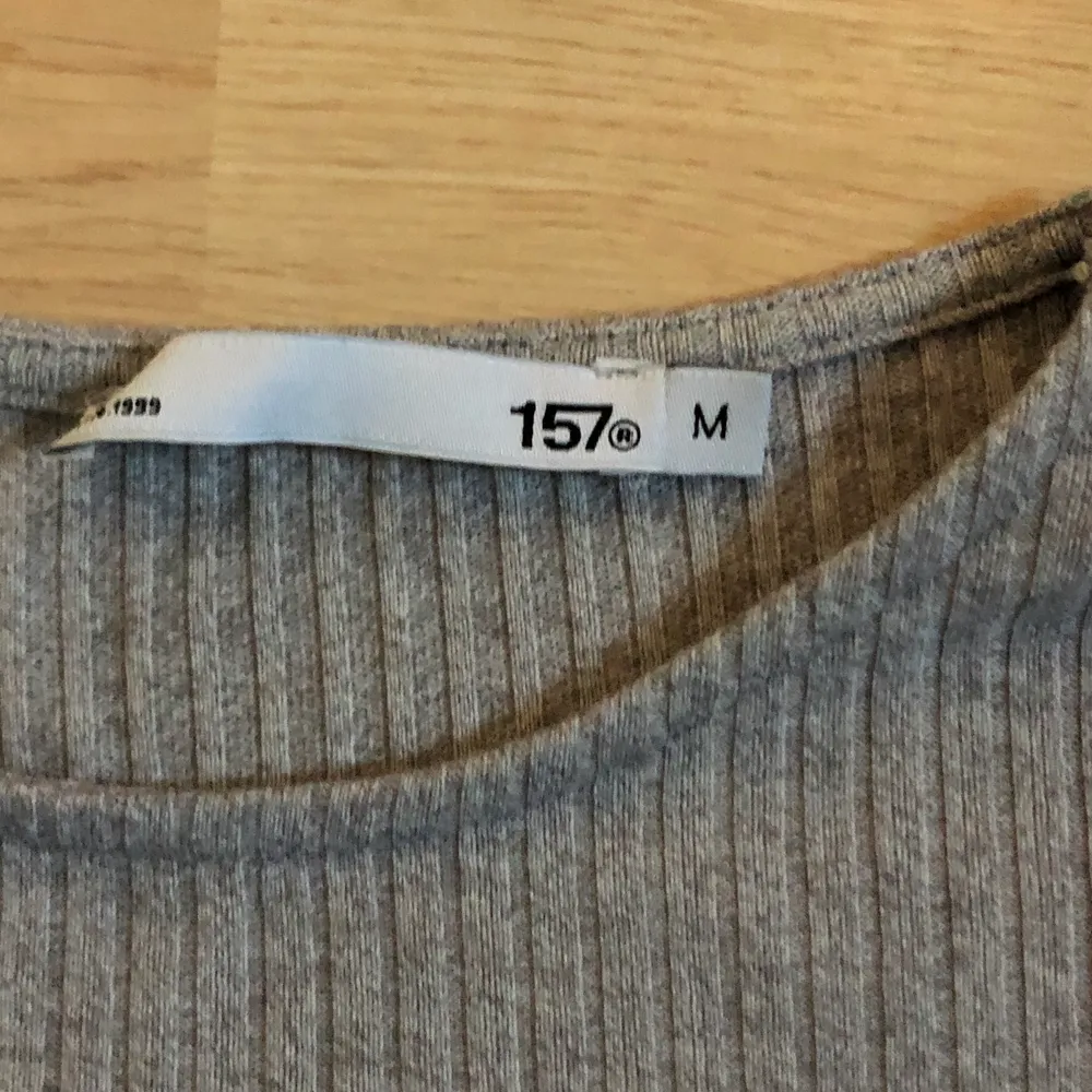 Ribbad tröja från Lager 157 i strl M. I fint skick men säljs för den är för stor för mig. . Toppar.