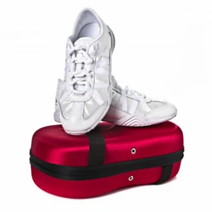 Cheerleading skor nfinity  - Tänkte kolla om det finns något intresse för dessa cheerskor från nfinity i modellen evolution. Dessa köptes bara någon månad innan jag bestämde mig för att sluta, så dessa är i ett toppenskick och det finns inga tecken på användning. Dessa skor är enligt mig de bästa cheerskorna då dom är väldigt lätta och smidiga. Boxen till skorna följer med!💗 stl 40, be om fler bilder vid intresse!