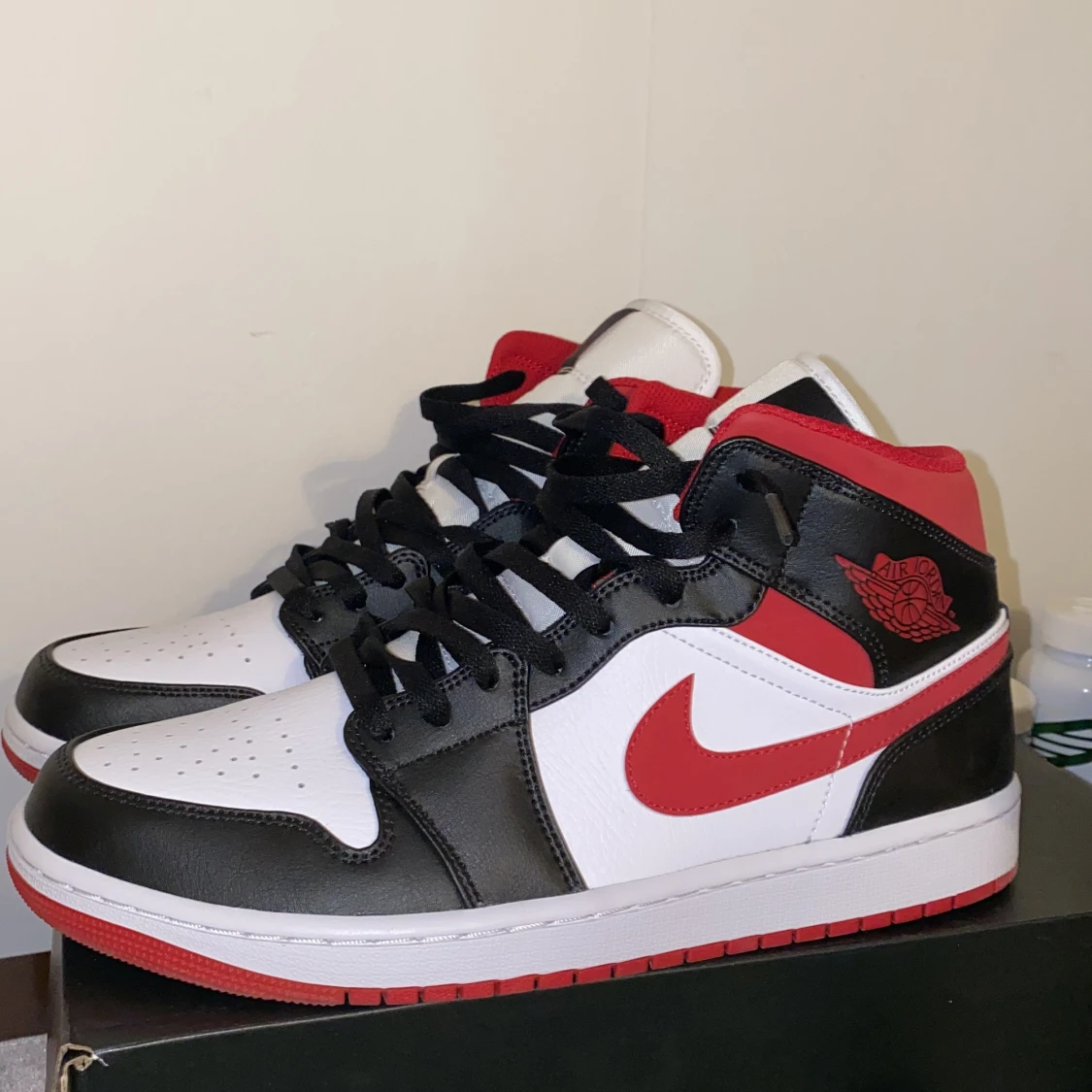 Air Jordan 1 Mid Strl 44 - 90