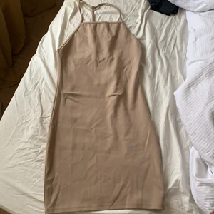 Klänning - Beige klänning storlek s , ej använd 