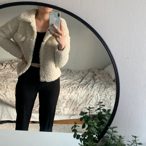 Vit teddyjacka, bara använts ett få antal gånger💕 - Vit teddyjacka 