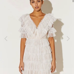 Söker denna klänning i storlek S/M  - Söker denna klänning till studenten. Hör gärna av dig om du har en som du vill sälja 🥰