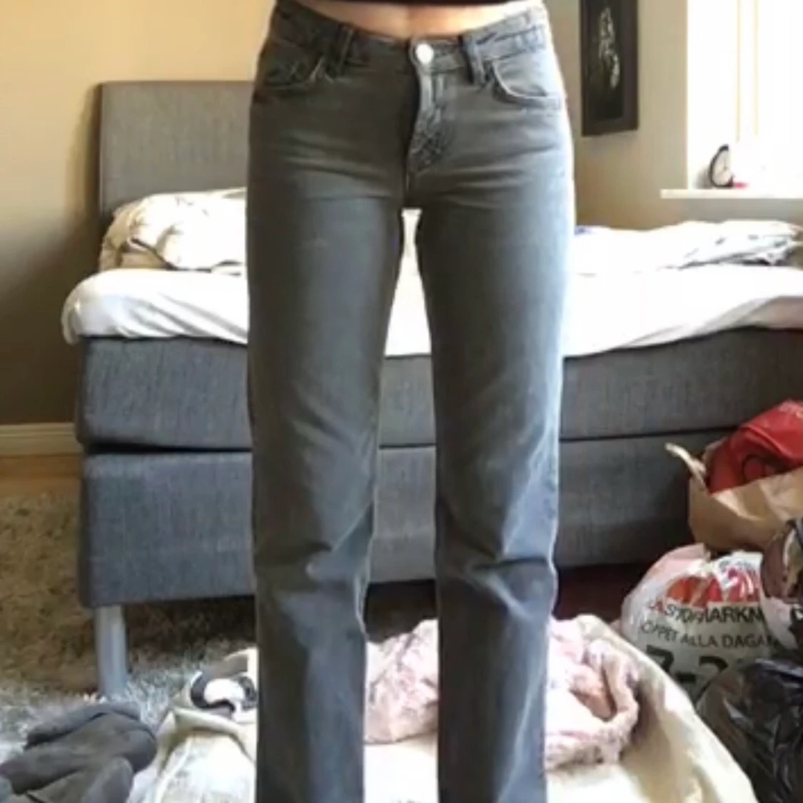 Trendiga gråa zara jeans - 90