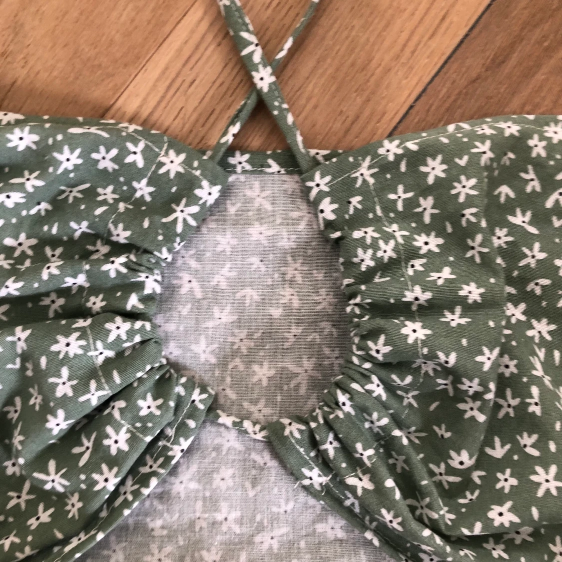 Grön vitblommig blus - 91