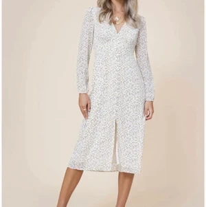 SÖKER ADOORE - Söker denna klänning från adoore i storlek 34 eller 36